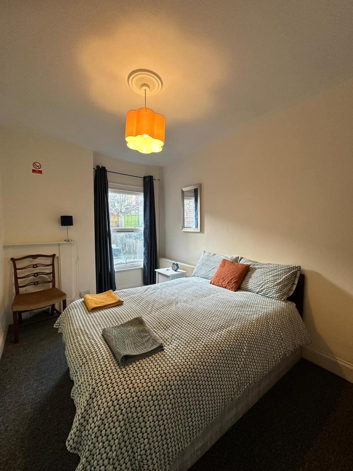 Apartamento Luton Town House Near Airport Exterior foto